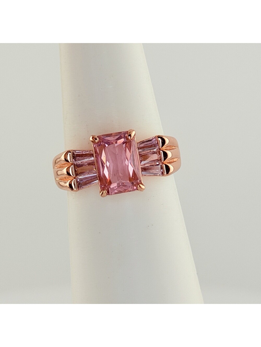 Bomb Party Ring Size 8 “Wide Eyed Gaze” Rose Quartz on Rose Gold RBP8239